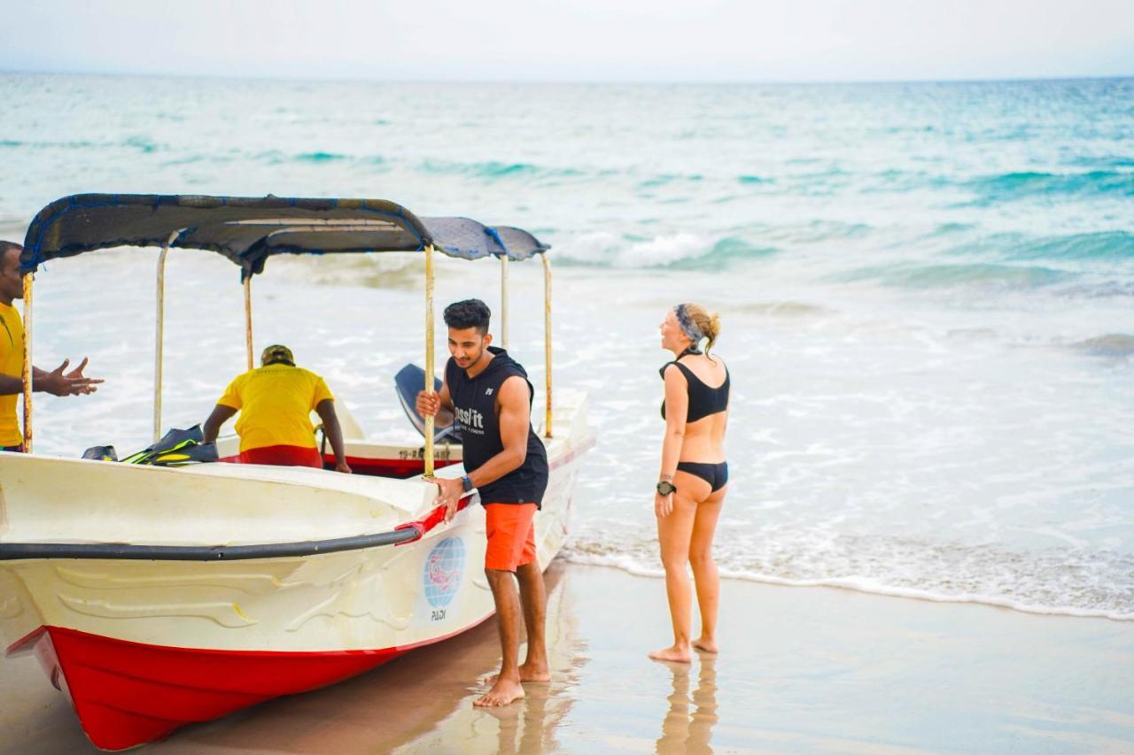 The Beach Lovers Nilaveli Exterior photo