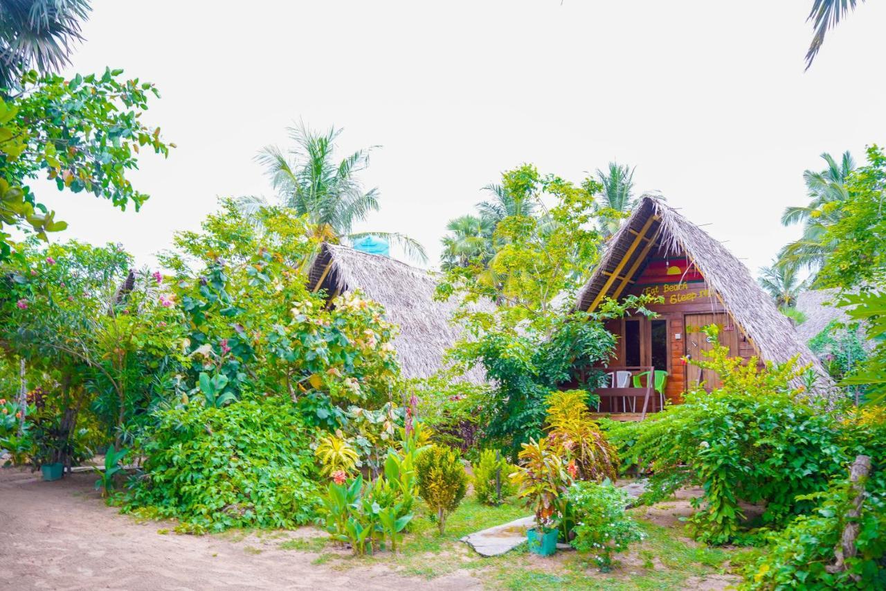 The Beach Lovers Nilaveli Exterior photo